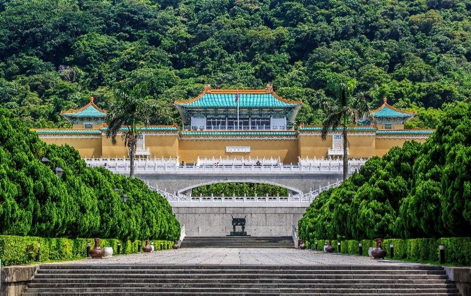 桃园机场–福华放行李–龙山寺–中正纪